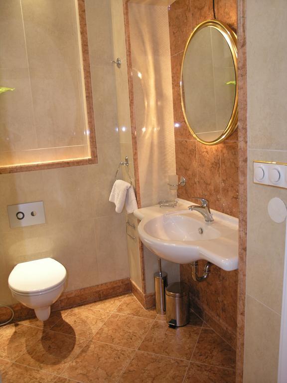 شقة Apartman Lux Skroupova كارلوفي فاري المظهر الخارجي الصورة